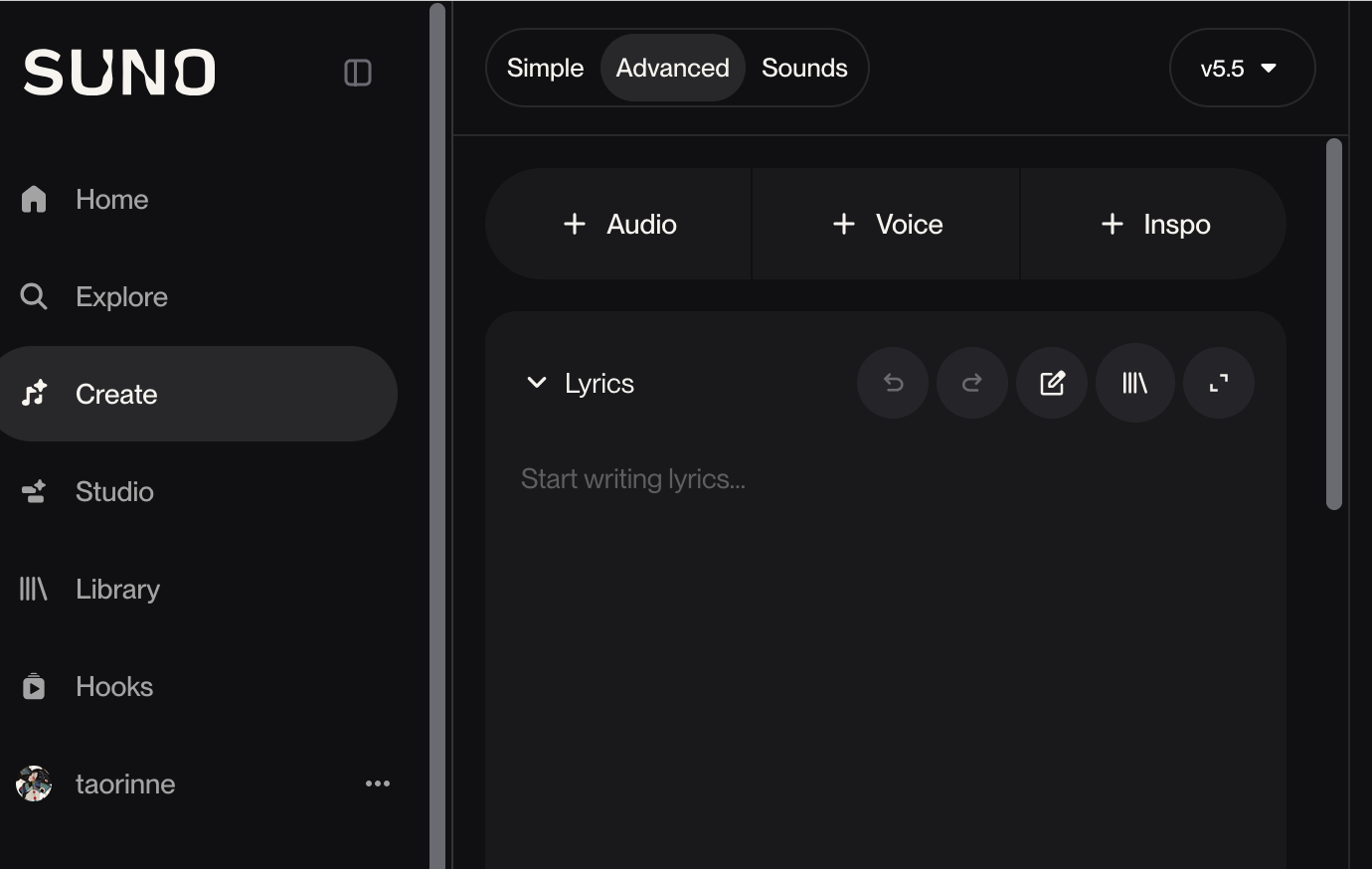 Suno Create画面。Audio / Voice / Inspoの3ボタンが並ぶ